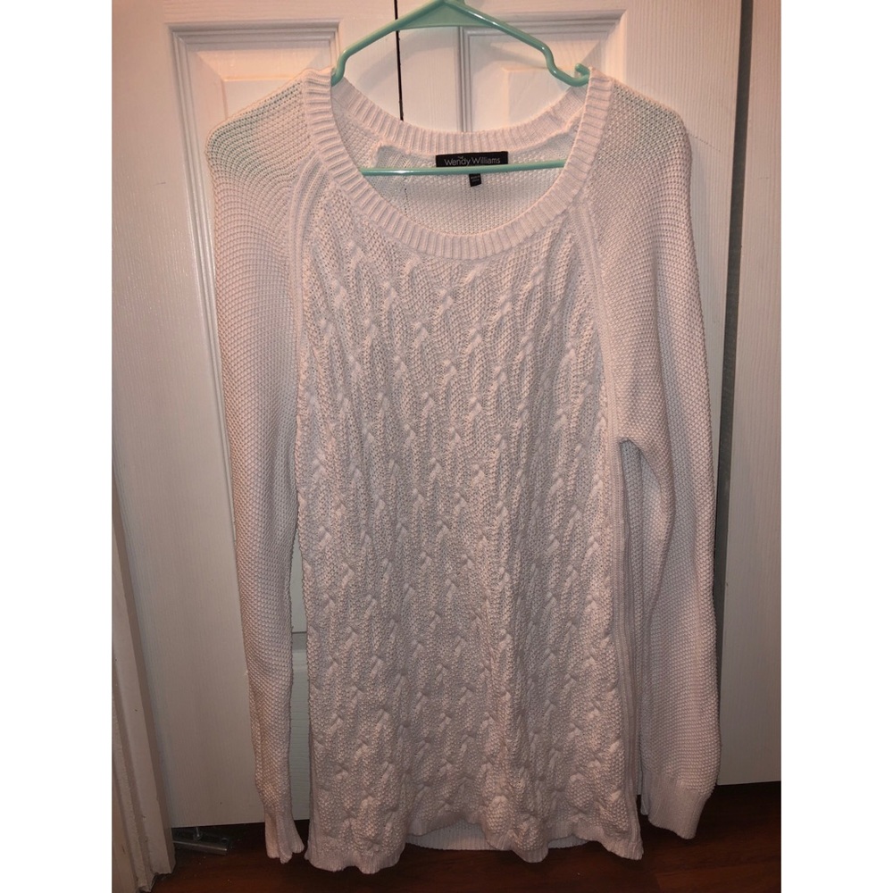 Wendy Williams white sweater